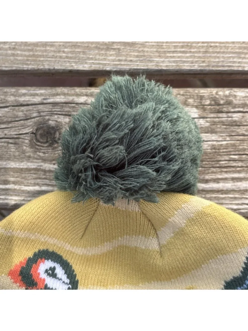 Icelandic Knit Winter Hat Puffin Bird Souvenir Pom Pom Toque Green Yellow